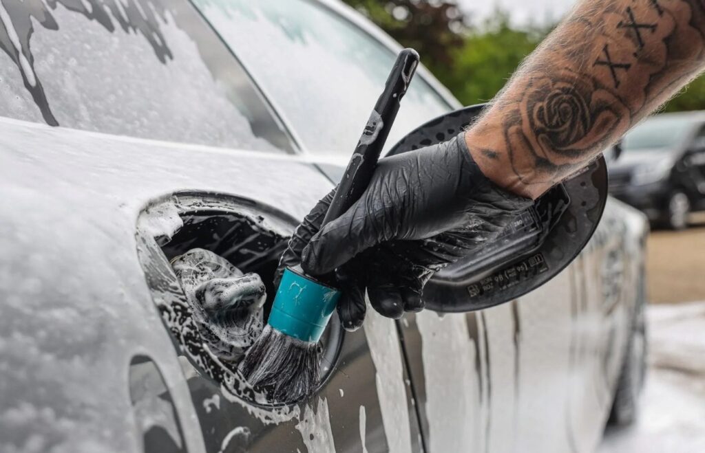 The Detailer’s Secret Weapon: Why Chemical-Resistant Shirts Are Upgrading the Auto Wash Industry